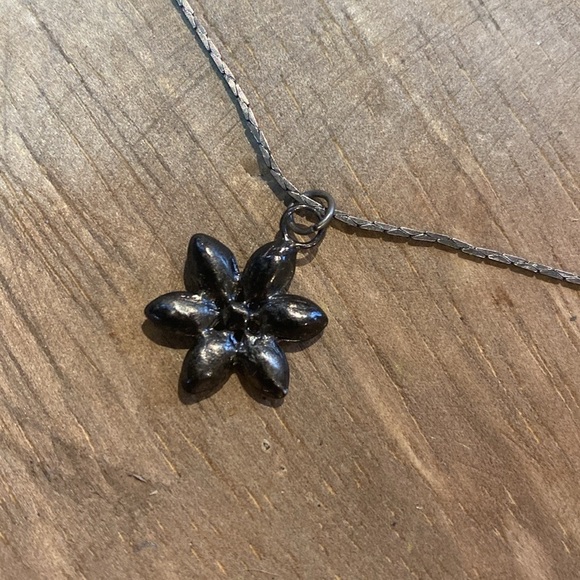 Flower necklace (shorter style good for layering) - Picture 3 of 6